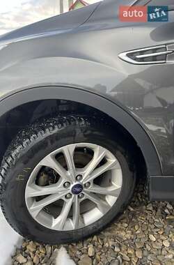 Внедорожник / Кроссовер Ford Escape 2018 в 