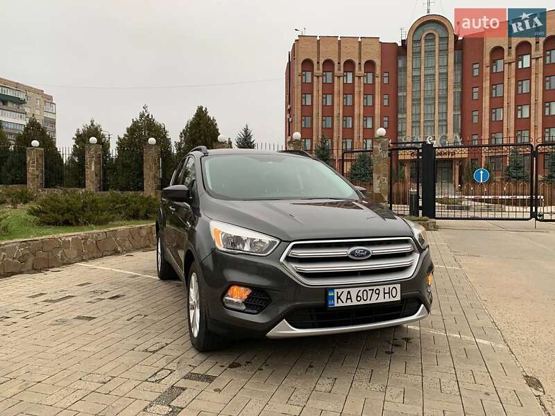Внедорожник / Кроссовер Ford Escape 2017 в 