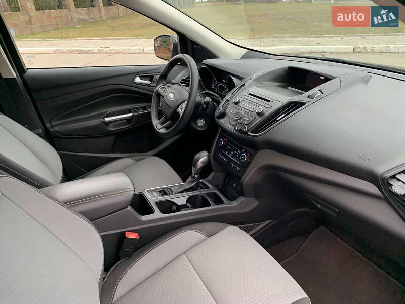 Внедорожник / Кроссовер Ford Escape 2017 в Каменец-Подольском