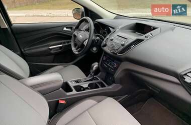 Внедорожник / Кроссовер Ford Escape 2017 в 