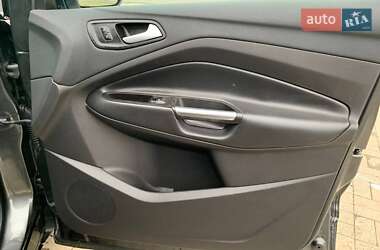 Внедорожник / Кроссовер Ford Escape 2017 в Каменец-Подольском