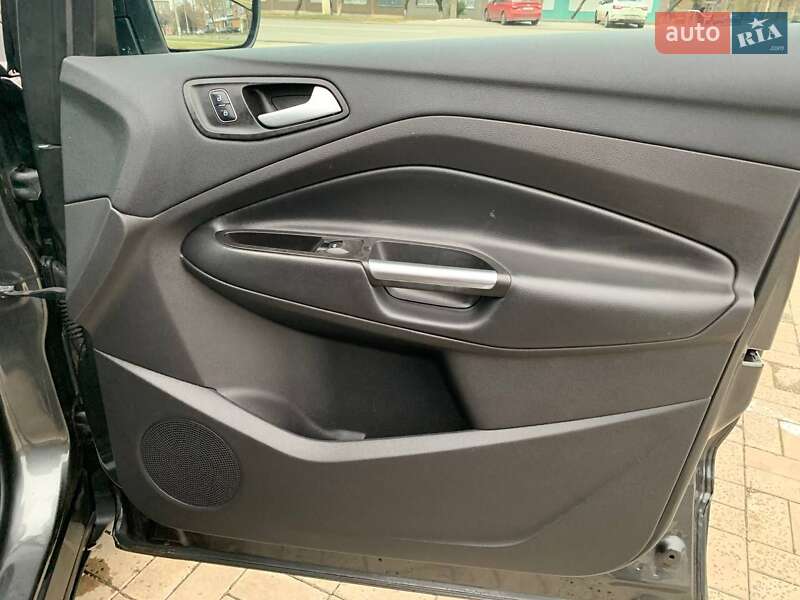 Внедорожник / Кроссовер Ford Escape 2017 в Каменец-Подольском