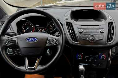 Внедорожник / Кроссовер Ford Escape 2016 в 