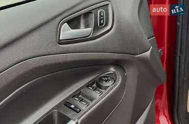 Внедорожник / Кроссовер Ford Escape 2016 в 