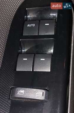 Позашляховик / Кросовер Ford Escape 2012 в 