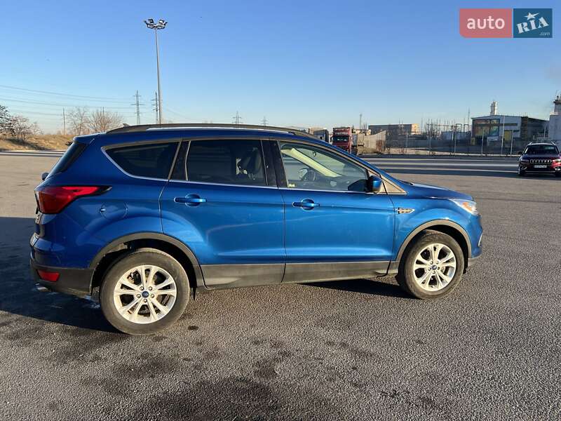 Внедорожник / Кроссовер Ford Escape 2018 в Днепре