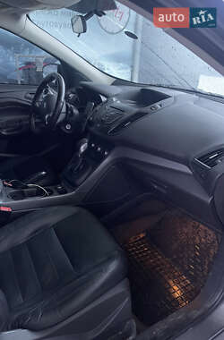 Внедорожник / Кроссовер Ford Escape 2012 в 