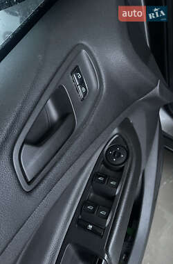 Внедорожник / Кроссовер Ford Escape 2012 в 