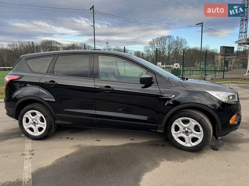 Внедорожник / Кроссовер Ford Escape 2016 в Ивано-Франковске