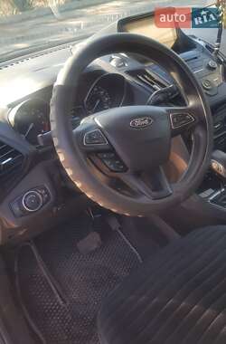 Внедорожник / Кроссовер Ford Escape 2018 в 