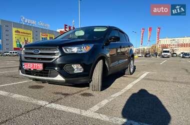 Позашляховик / Кросовер Ford Escape 2017 в Чернівцях