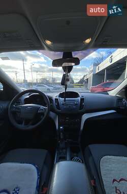 Внедорожник / Кроссовер Ford Escape 2016 в 