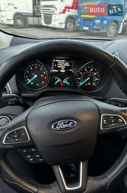 Внедорожник / Кроссовер Ford Escape 2018 в 