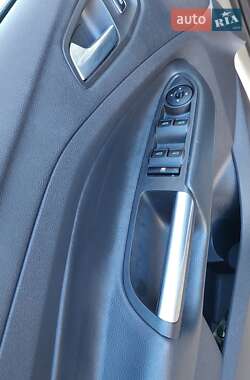 Позашляховик / Кросовер Ford Escape 2014 в 