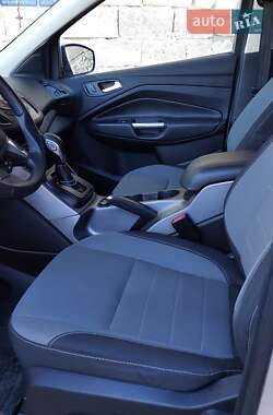 Позашляховик / Кросовер Ford Escape 2014 в 