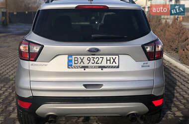 Внедорожник / Кроссовер Ford Escape 2018 в Хмельницком