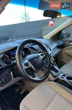 Внедорожник / Кроссовер Ford Escape 2012 в 