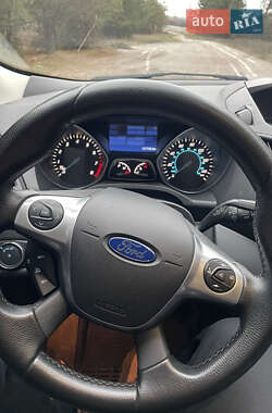 Внедорожник / Кроссовер Ford Escape 2014 в 