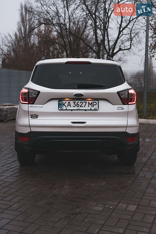 Внедорожник / Кроссовер Ford Escape 2017 в Киеве
