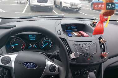 Внедорожник / Кроссовер Ford Escape 2012 в 