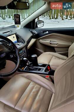 Внедорожник / Кроссовер Ford Escape 2016 в 