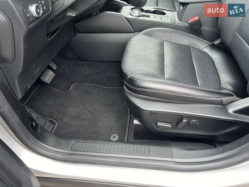 Внедорожник / Кроссовер Ford Escape 2020 в Днепре