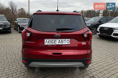 Внедорожник / Кроссовер Ford Escape 2019 в 