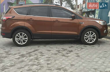 Внедорожник / Кроссовер Ford Escape 2016 в 