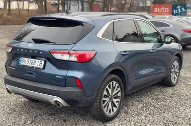 Внедорожник / Кроссовер Ford Escape 2020 в 