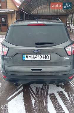 Внедорожник / Кроссовер Ford Escape 2018 в 