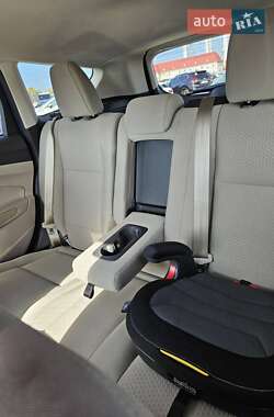 Внедорожник / Кроссовер Ford Escape 2016 в 