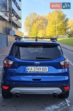Внедорожник / Кроссовер Ford Escape 2016 в 