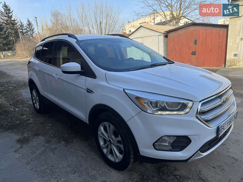Внедорожник / Кроссовер Ford Escape 2017 в 