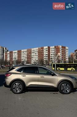 Внедорожник / Кроссовер Ford Escape 2020 в 