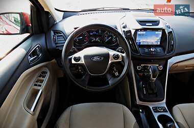 Внедорожник / Кроссовер Ford Escape 2016 в 