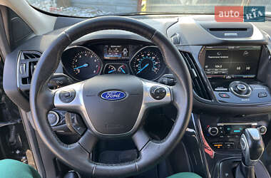 Позашляховик / Кросовер Ford Escape 2015 в 