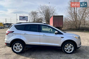 Внедорожник / Кроссовер Ford Escape 2016 в 