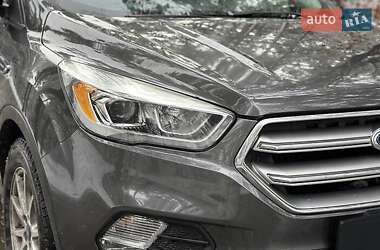 Внедорожник / Кроссовер Ford Escape 2016 в 