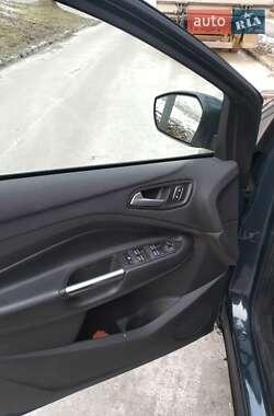 Внедорожник / Кроссовер Ford Escape 2019 в 