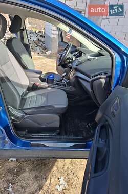 Внедорожник / Кроссовер Ford Escape 2019 в 