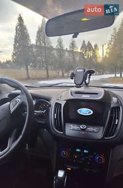 Внедорожник / Кроссовер Ford Escape 2017 в 