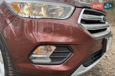Позашляховик / Кросовер Ford Escape 2017 в 