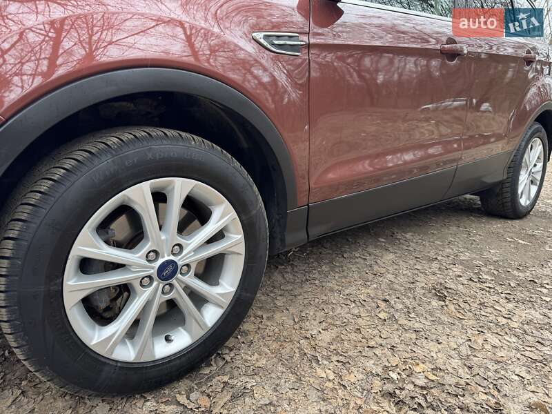 Внедорожник / Кроссовер Ford Escape 2017 в Тернополе