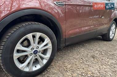 Позашляховик / Кросовер Ford Escape 2017 в 