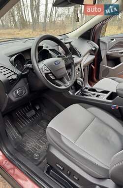 Позашляховик / Кросовер Ford Escape 2017 в 