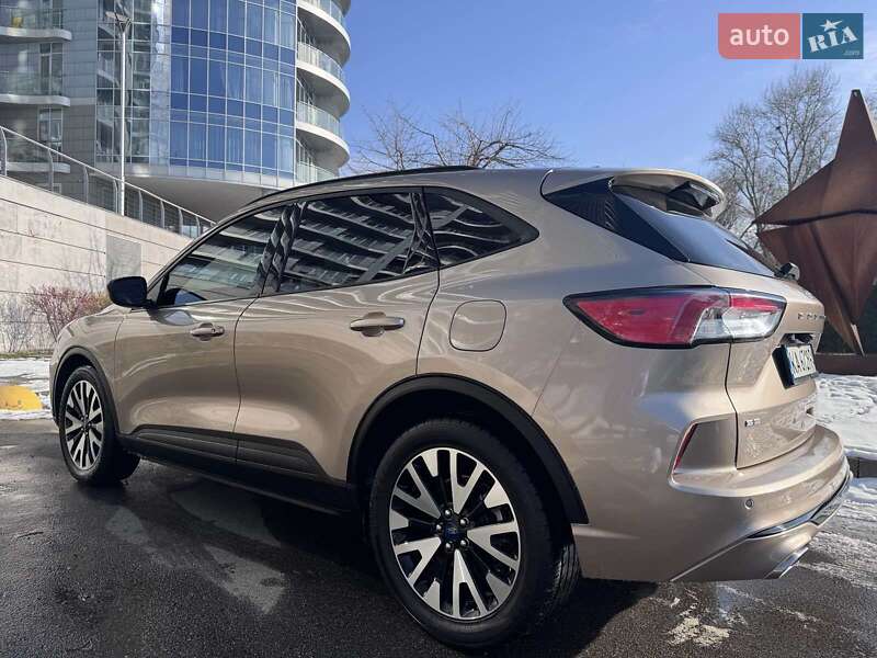 Внедорожник / Кроссовер Ford Escape 2019 в Киеве