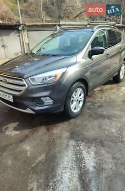 Внедорожник / Кроссовер Ford Escape 2017 в 