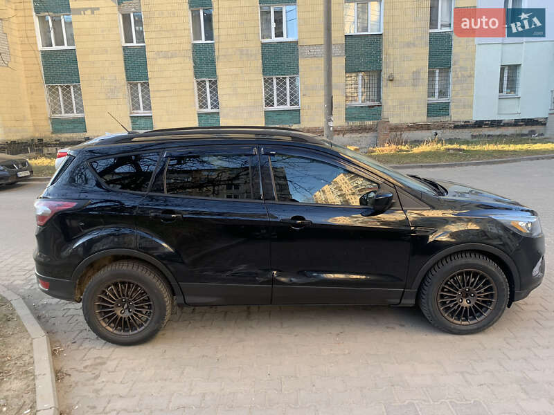 Внедорожник / Кроссовер Ford Escape 2016 в Сумах