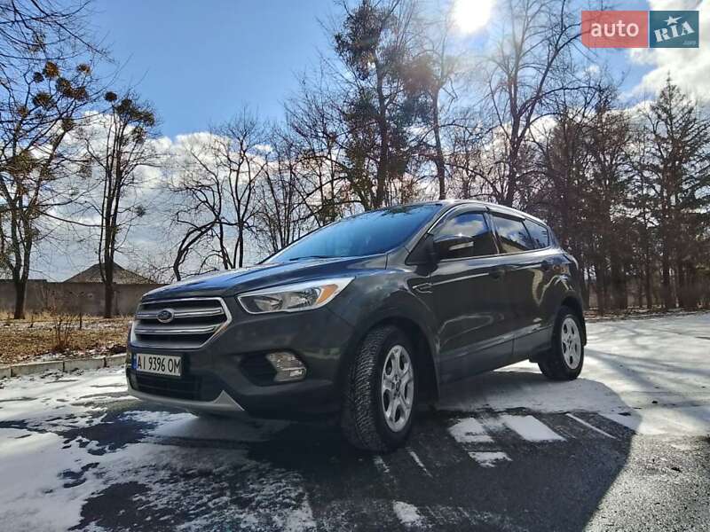 Внедорожник / Кроссовер Ford Escape 2017 в Мироновке