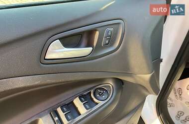 Внедорожник / Кроссовер Ford Escape 2016 в 